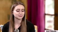 Afspelen Hete Latina tiener Natalia Nix verleidt haar dokter met een gepassioneerde rimjob en lesbische kontlikken