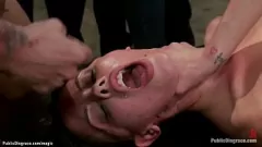 Abspielen Die vollbusige Brandy Aniston und Prinzessin Donna in einer öffentlichen BDSM-Arschfick-Session mit Gesichts- und Hardcore-Dominanz