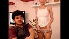 Redare Mai multe romance slabute fac videochat si se fut la camera cu un barbat
