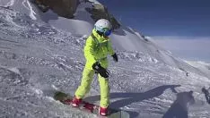 Mamada en una góndola de montaña entre dos skyori