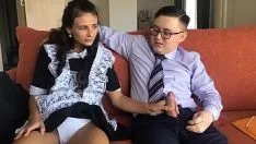 Reproducir Una joven asiática regordeta se folla a un español sexy y bondadoso