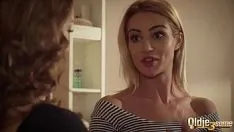 Reproducir Sexo con dos buenas masajistas