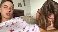 Oynat Penisini Ağzına Koyan Kuzenleriyle Porno Filmleri
