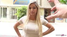 Afspelen Luxe escort uit Duitsland neukt voor geld met een toerist