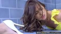 Reproduzir Guarda enfiando o pau na xoxota de dois presidiários