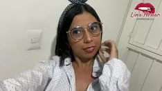 Reproduzir Nem por um momento ele quer perder com essa morena chupadora de pau