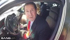Afspelen Zijn vriendin vroeg hem om haar buiten de auto in de kofferbak te neuken