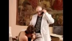 Redare O roscata buna de pula care mereu face treaba buna cu gurita ei si ii baga mana la pula