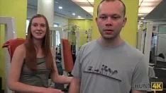 Reproduzir Ele fode a esposa na esteira