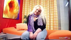Reproducir MILF alemana con enormes tetas se masturba con los dedos