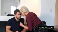 تشغيل مفلس شقراء نينا ايل لا يمكن أن تقاوم خطوة ابنها ديك كبيرة