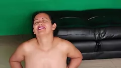 Reproducir Creampie Yoga: primer plano de los coños húmedos de Agarabas y Olpr y los grandes culos