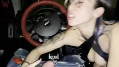 Odtwórz Seks w zamian za gotówkę: Latina Uber Driver daje na najwyższym poziomie loda