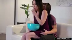 Oynat Milf Rayviness In INEENTE TITTY FUCK ile üvey oğlu Tyler Cruise